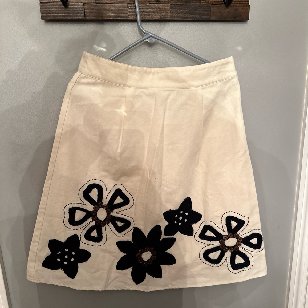 Boden Skirt Natural Canvas Navy Blue Flowers Buttons Cotton 28'L Size 10R